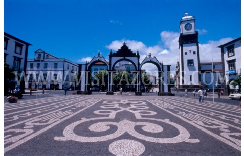 Portas da Cidade in Ponta Delgada